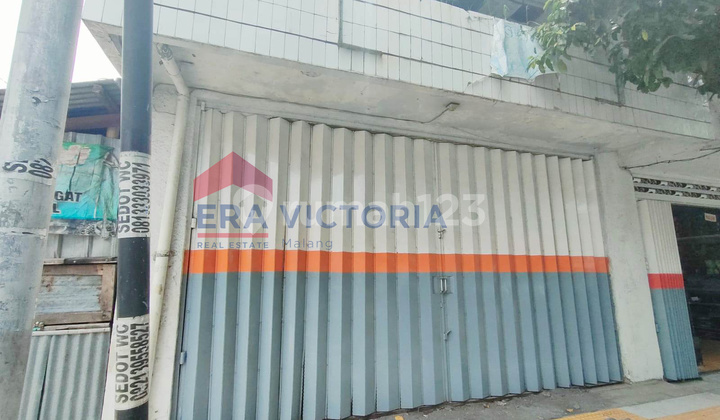 Shop House for Sale in Downtown Probolinggo, Busy Location, Near the Town Square