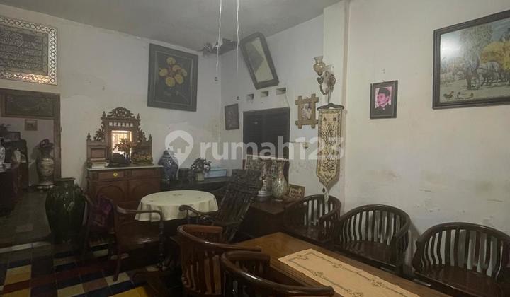 For Sale Strategic Hook House in Kebon Sirih – Suitable for Business or Residence 1