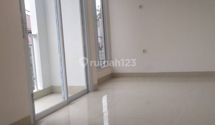 Rumah murah Elegant Minimalis 2 lantai di Cempaka putih barat jakpus