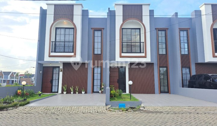 Rumah Siap Huni 2 Lantai Lokasi Setrategis Dekat Surabaya 1