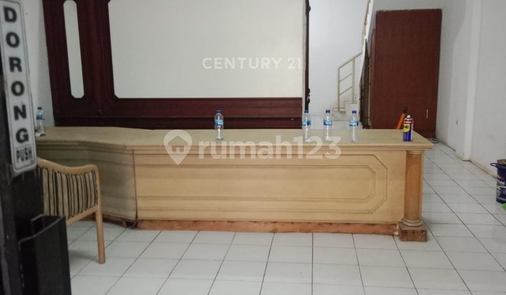 2-Storey Shop House in Bonakarta, Strategically Located in the City Center 2