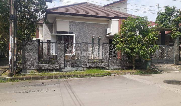 Hunian Bagus Pojok Taman Graha Asri Furnished Bisa Disewa 5