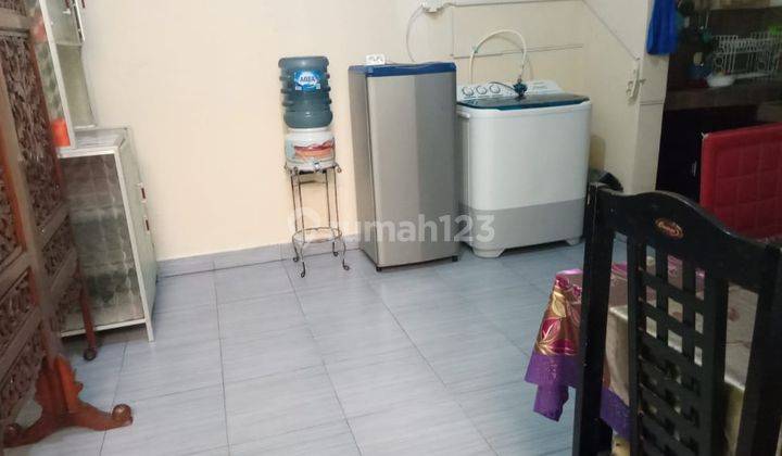 Hunian Furnished Brownstone Zona Industri Akses Tol 7