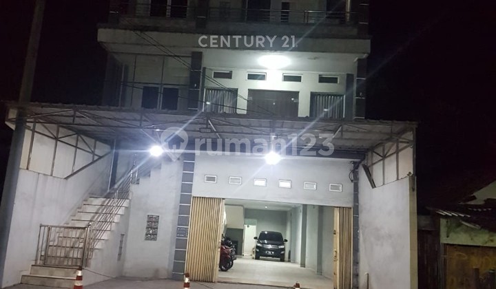 3-Storey Shop House on Merak Main Road Near the Port 2