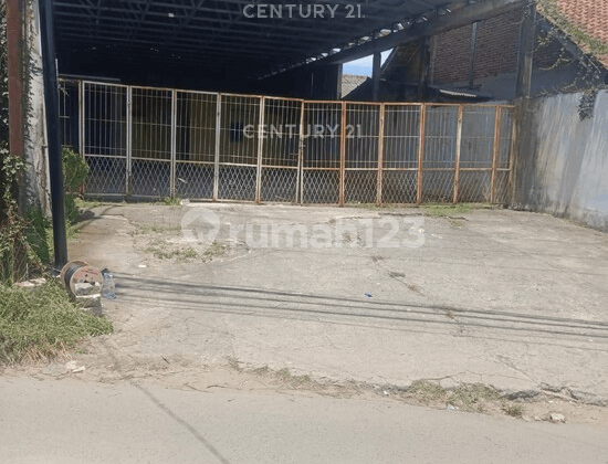 Land on Jalan Raya Sambirata Suitable for Business