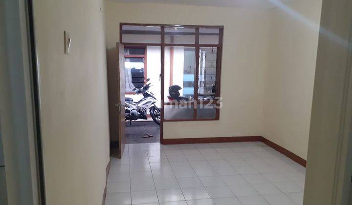 Dijual Rumah Kos dekat UNPAR, 2 Lantai, SHM, Bagus. Tidak masuk mobil, jarang ada. 1