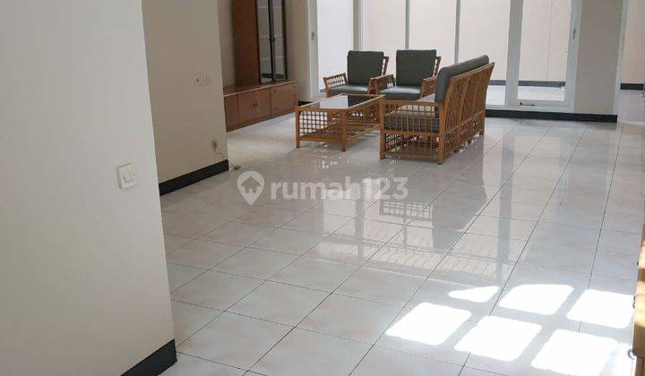 Dijual Rumah 2 Lantai Bagus di Mekarwangi 2