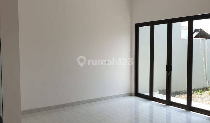 Dijual Rumah Cantik 3 Lantai di Padasaluyu 2