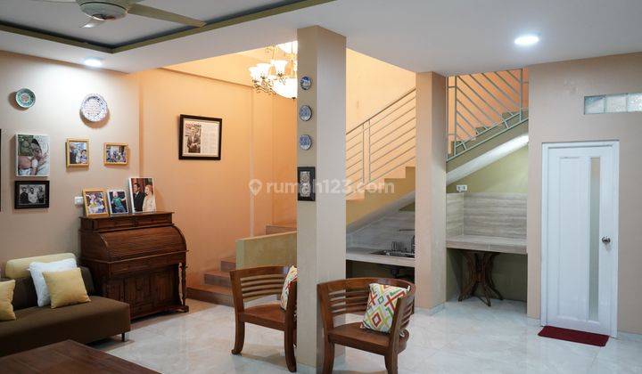 Disewa Rumah Mutiara Residence 3 Lantai Fasilitas Kolam Renang 1