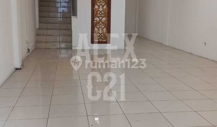 Disewakan Ruko Kemang Selatan. 5