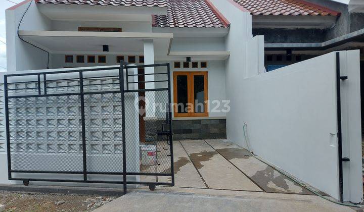 RUMAH MINIMALIS DI BEDAHAN PANCORAN MAS SAWANGAN DEPOK, HARGA 500 JUTAAN, SHM, DEKAT PINTU TOL, RUMAH SAKIT, SEKOLAH NEGERI, STASIUN KERETA, MALL. HARGA TERJANGKAU. 2