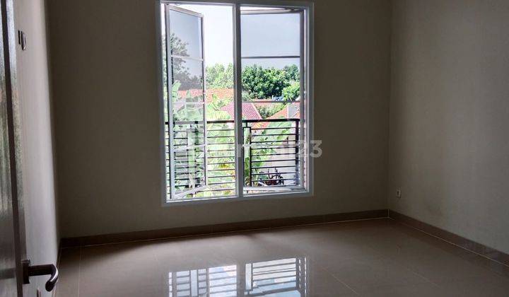Rumah Klasik Mewah 2 Lantai, Dekat Pintu Tol. Krukut