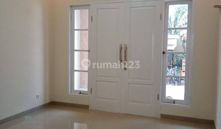 Rumah Klasik Mewah 2 Lantai, Dekat Pintu Tol. Krukut