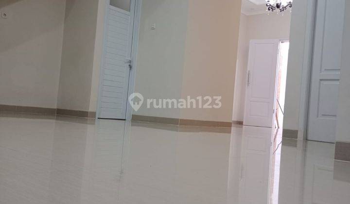 Rumah Klasik Mewah 2 Lantai, Dekat Pintu Tol. Krukut