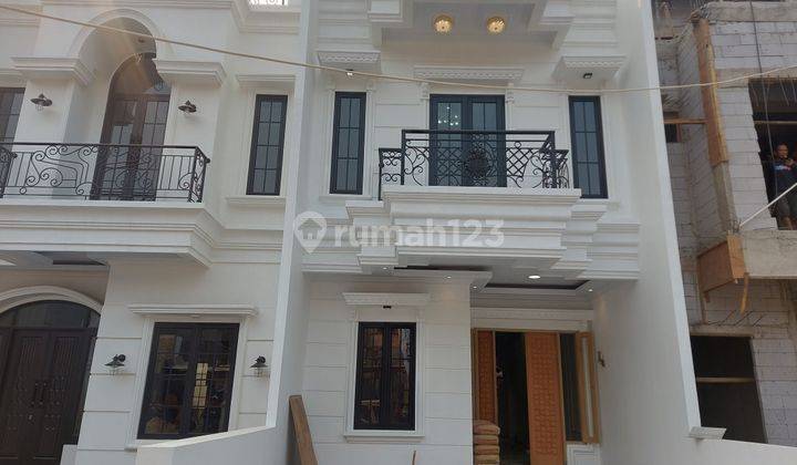 Rumah Townhouse 2 Lantai di Jakarta Selatan 1