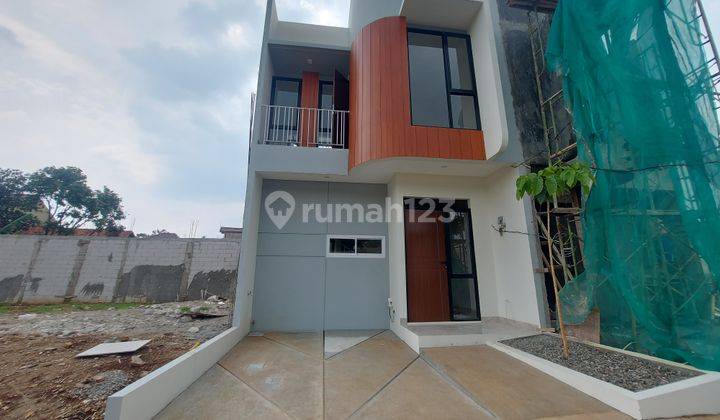 Rumah Mewah 2 Lantai Harga Murah, Dekat Pusat Kota Depok. Bebas Banjir, Surat SHM. Cukup BF 3 Juta, Harga All In. 1