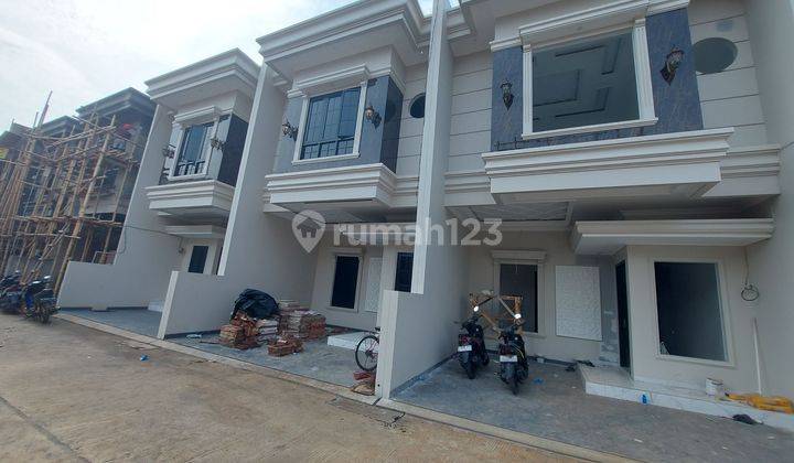 Rumah Clasic Modern 2 Lantai, 3 KT 3 KM, Dekat Pintu Tol, Di Selatan Jakarta. 1