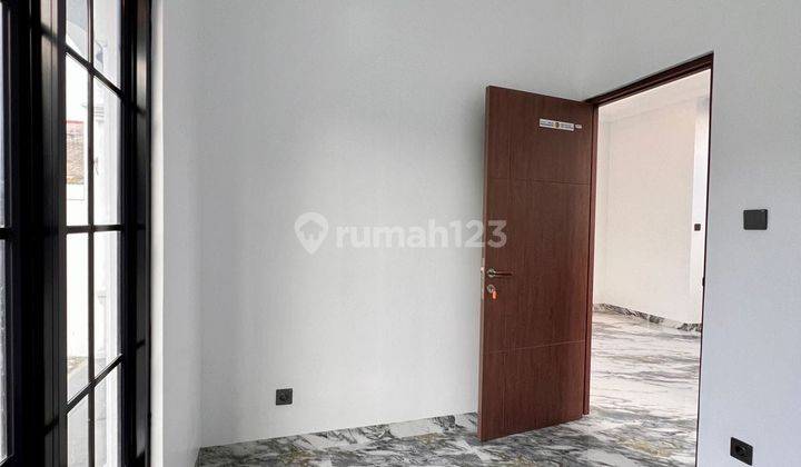 Rumah Sultan Harga Karyawan 2,5 Lantai Nempel Jakarta, Dekat Pintu Tol Kukusan Dan Krukut, Dekat Stasiun, Pusat Belanja, Sekolah2 Dan Rumah Sakit. 2