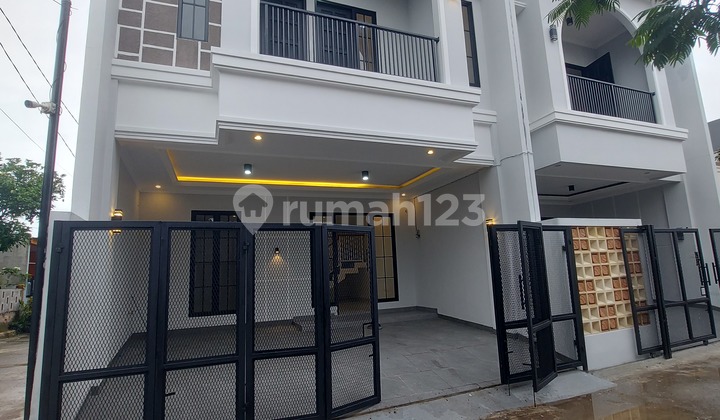 Rumah Mewah American Classic di Tanah Baru, Beji Dekat Pintu Tol Kukusan dan Stasiun Depok 1