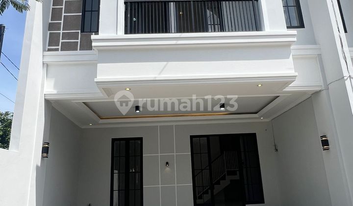 Rumah Mewah Classic Modern 2 Lantai di Perumahan Beji Depok Dekat Pintu Tol dan Stasiun Kereta Rumah Mewah Classic Modern 2 Lantai di Perumahan Beji Depok Dekat Pintu Tol dan Stasiun Kereta