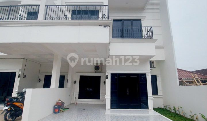 Rumah Mewah Classic Modern Dekat Stasiun Depok dan Pintu Tol Sawangan, Free Biaya2, Banyak Bonus, Cukup Bf 3 Jt