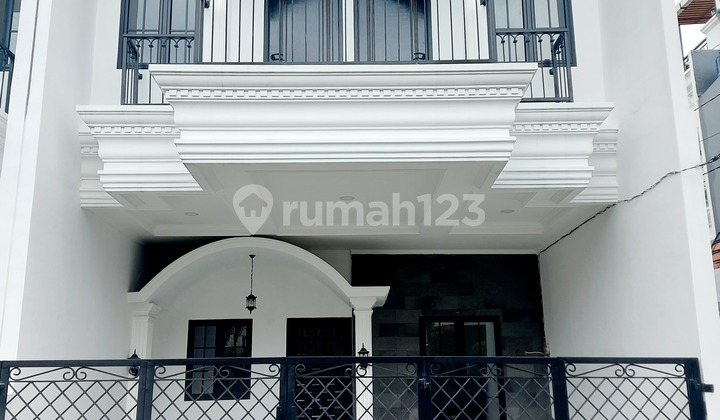 DIJUAL RUMAH MEWAH BARU HARGA BERSAHABAT, SHM, BEBAS BANJIR. LOKASI DI PERBATASAN JAKARTA SELATAN, DEKAT PINTU TOL KUKUSAN DAN KRUKUT, STASIUN KERETA, KAMPUS UI, MALL, SEKOLAH NEGERI DAN SWASTA TERNAMA, RUMAH SAKIT GPI