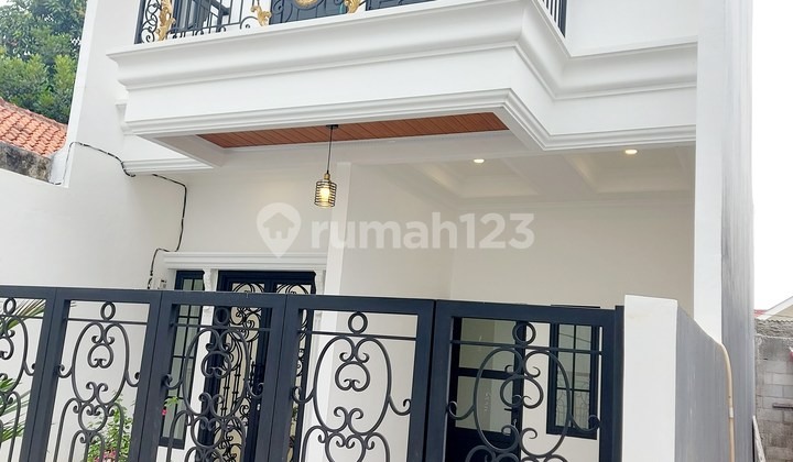 Rumah Mewah Classic Modern 2 Lantai Di Selatan Jakarta, Dekat Pintu Tol Kukusan 2