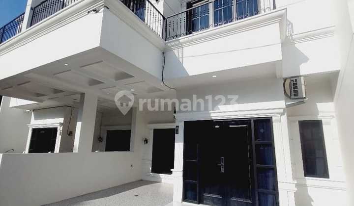 Rumah Mewah 2.Lantai Pintu Tol dan Stasiun Kereta