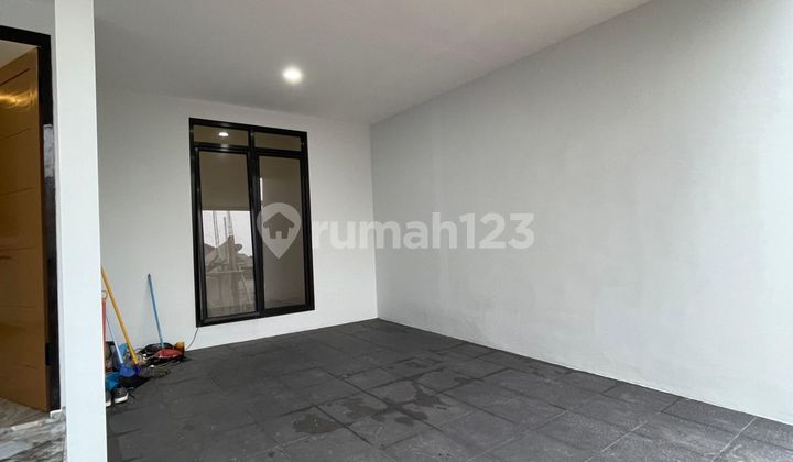 Scandinavian Luxury 2-Story House Near Limo Toll Gate and Ciputat Toll Road 2