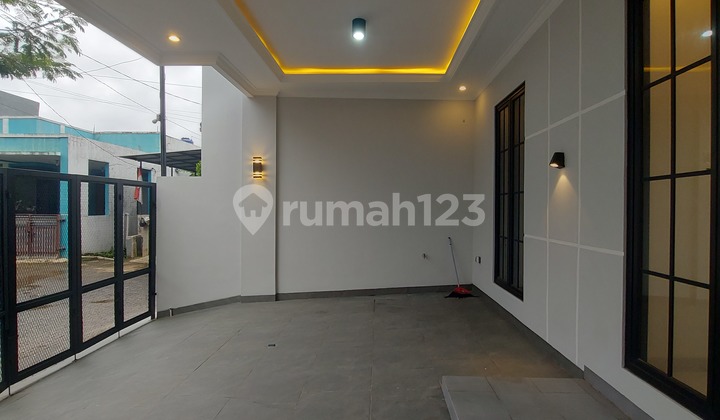 Rumah Mewah American Classic di Tanah Baru, Beji Dekat Pintu Tol Kukusan dan Stasiun Depok 2