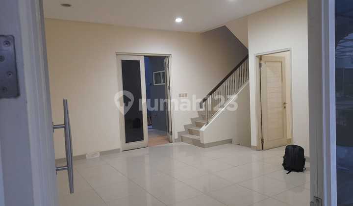 Rumah Golf Lake Cengkareng Bagus dan Rapi 2