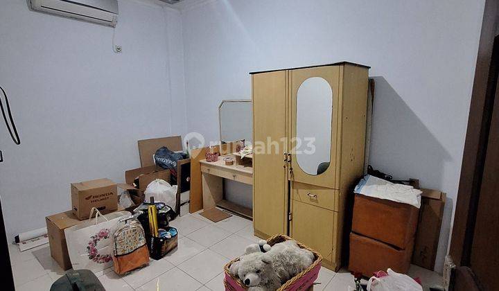 Rumah di jelambar hadap timur bagus dan rapi 2