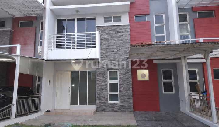 Rumah Golf Lake Cengkareng Bagus dan Rapi