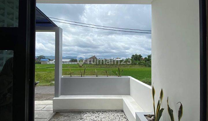 Rumah cantik di yogyakarta lokasi strategis bisa kpr  2