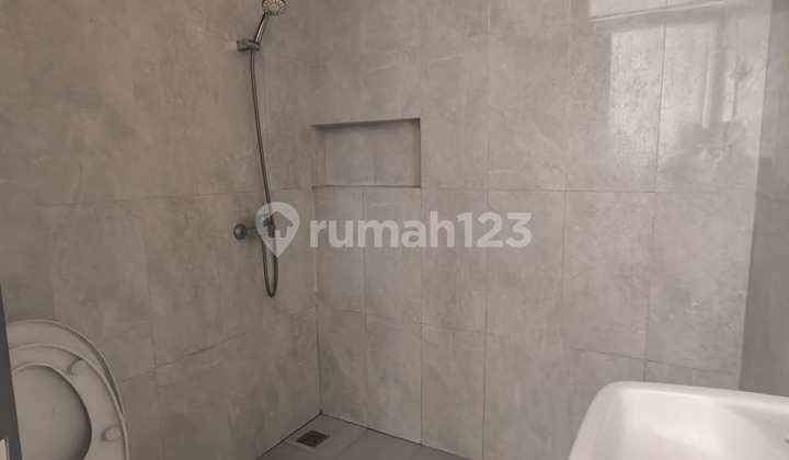 For Rent 2-Story House in Gardenville Taman Kopo Indah 5 2