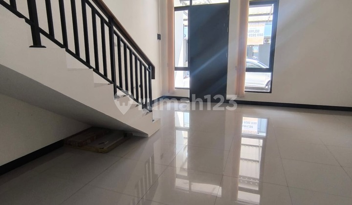 Disewakan Rumah 2 Lantai di Gardenville Taman Kopo Indah 5