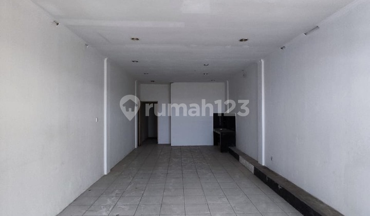 For rent: 3-story Shop House on Main Road Jalan Indrayasa, Bandung 1