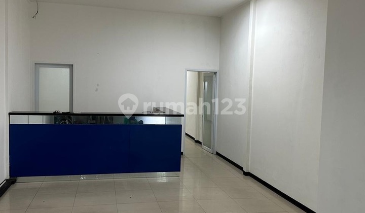 Disewakan atau Dijual Ruko Siap Pakai 3 Lantai di Mainroad Karapitan Bandung 1