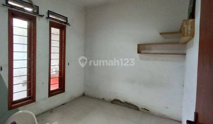 Dijual Rumah 1,5 Lantai di Taman Holis Indah 1 2