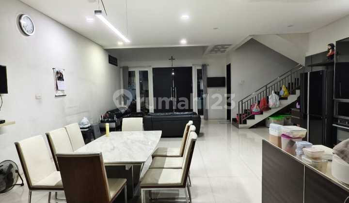 Dijual Rumah Minimalis Siap Huni 2 Lantai di Taman Kopo Indah 2