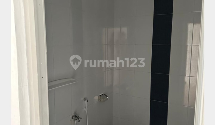 For Rent Sale 3-Story Shop House in Karapitan Bandung 2