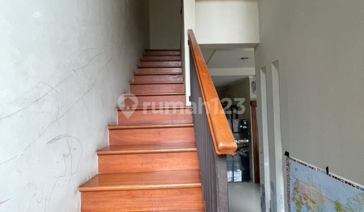 Dijual Rumah Asri Sejuk Minimalis Modern 2,5 Lantai di Tengah Kota Lembang 2