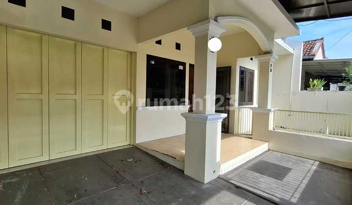 For Sale 1-Story House in Taman Kopo Indah 3 Bandung