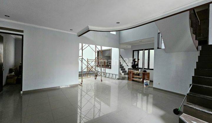 Dijual Rumah Cantik Baru Renov di Taman Kopo Indah 3 2