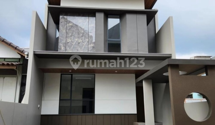 Dijual Rumah Baru 2 Lantai di Setraduta Grande