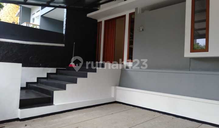 For Rent Ready-to-Occupy House in Setraduta Bandung