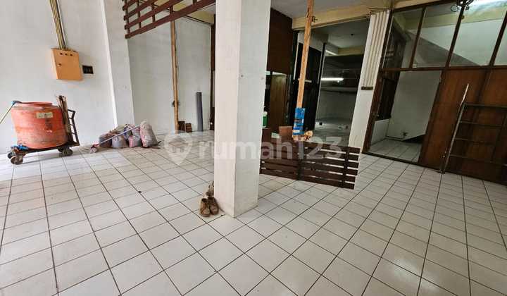 Disewakan Ruko 3,5 Lantai di Jalan Pungkur Bandung