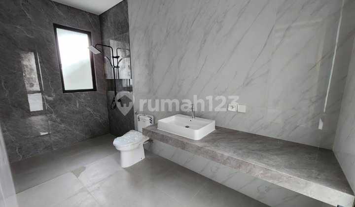 Dijual Rumah Baru 2 Lantai di Setraduta Grande 2