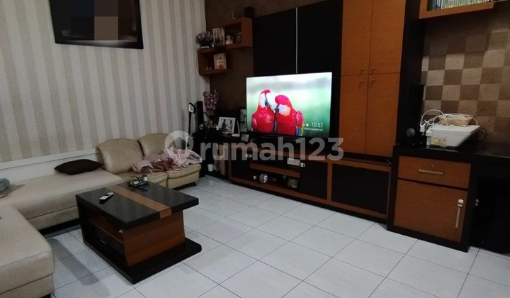 For Sale, Ready-to-Use Clean House in Taman Holis Indah 1 For Sale, Ready-to-Use Clean House in Taman Holis Indah 1