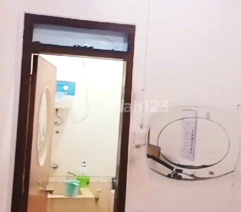 kamar mandi rumah shm tengah kota perum
